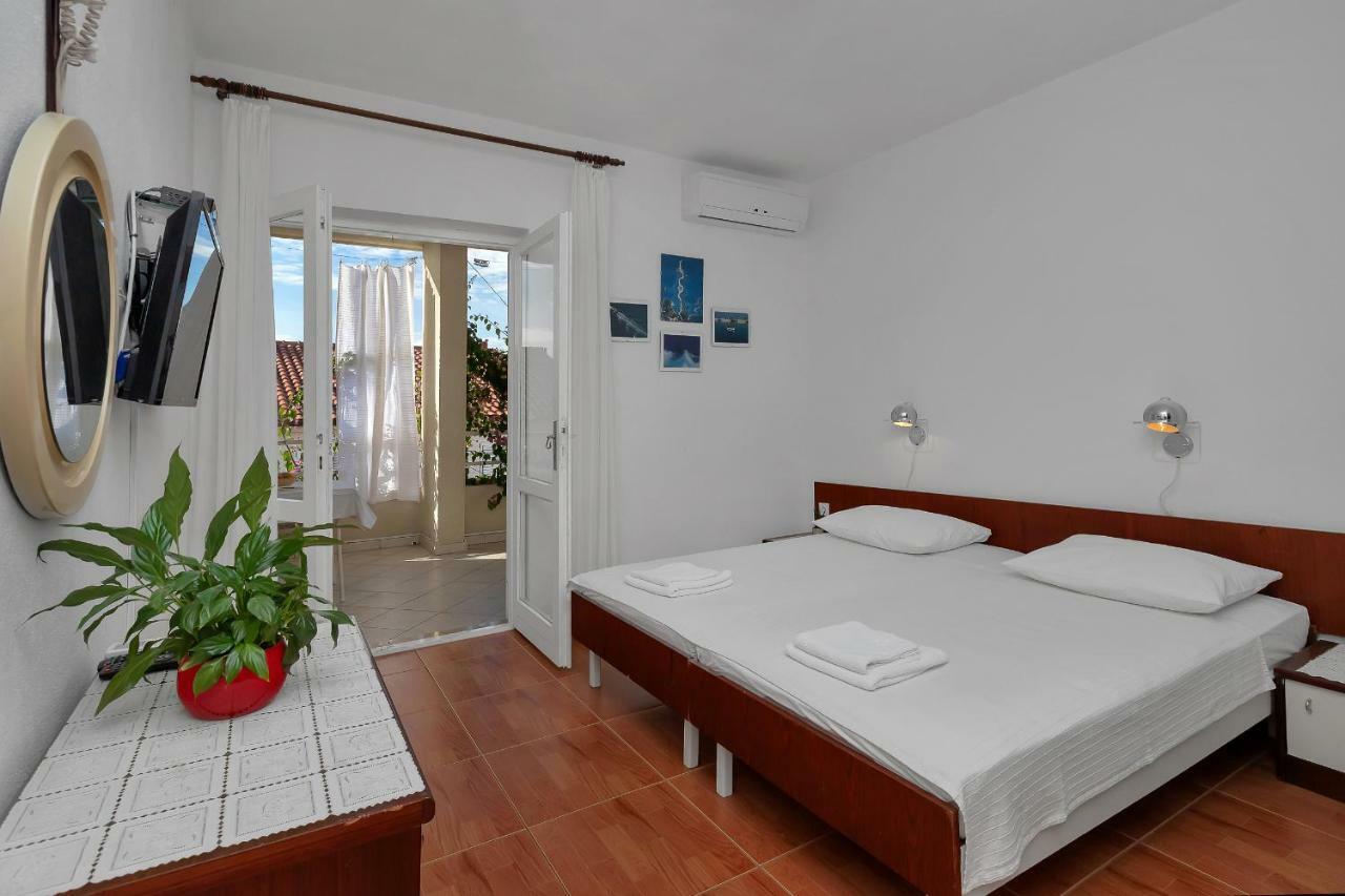 Apartments Angela Makarska Bagian luar foto