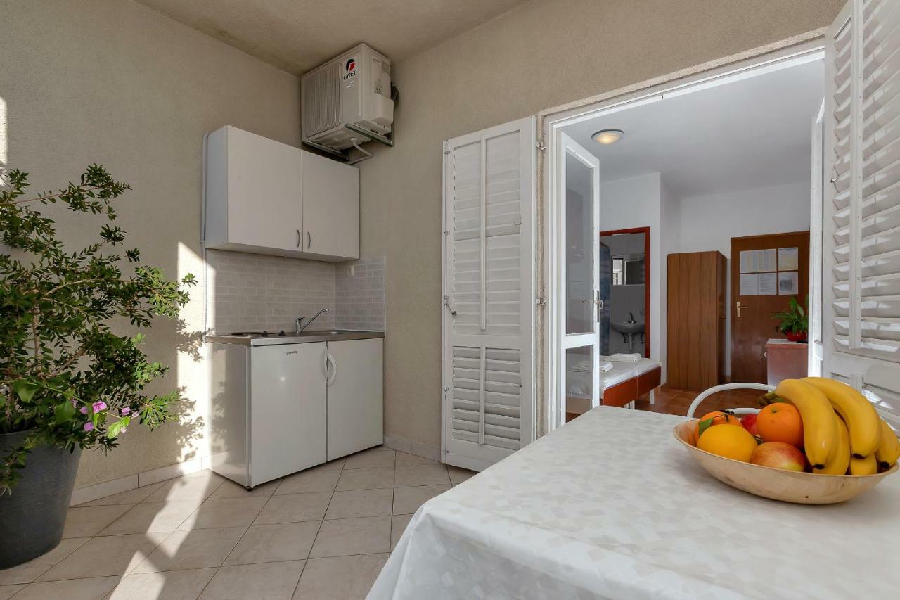 Apartments Angela Makarska Bagian luar foto